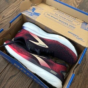 Brooks Women's ghost 16 Running Shoes - navy with Pink Fade. NWT